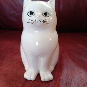 Fun and delightful Ceramic Cat